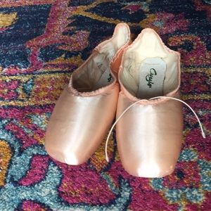 Capezio Glisse Pro pointe shoes 8.5M